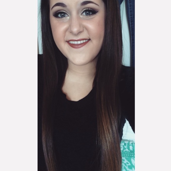 Profile Picture of Ashley Ollberding (@ashley_151) on Poshmark