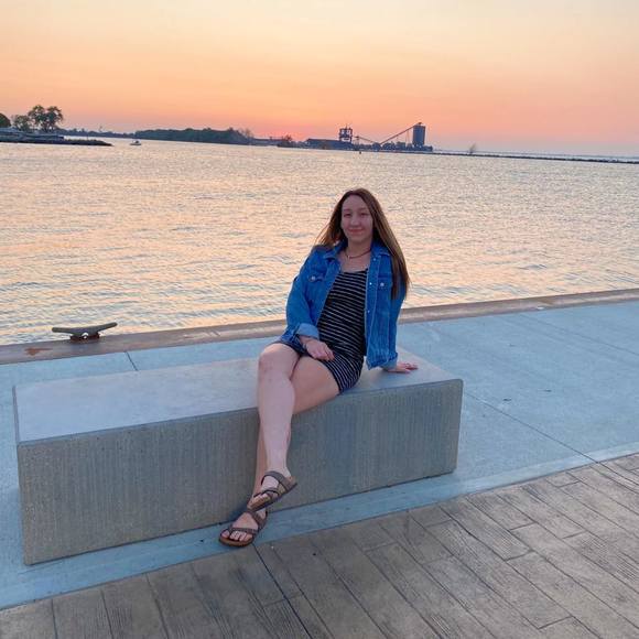 Profile Picture of Haley Hoffman (@haleyh21) on Poshmark