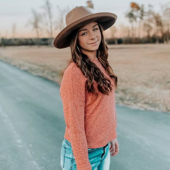 Profile Picture of Kennedy Richardson (@kennedyricha113) on Poshmark