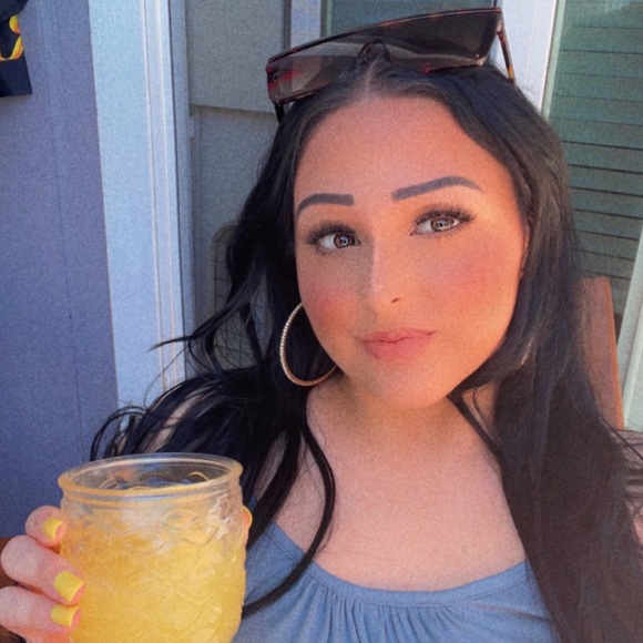 Profile Picture of Kylee Ybarbo (@kylee_ybarbo) on Poshmark