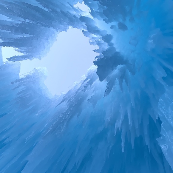 Profile Picture of Dan Gavrilyuk (@dangav08) on Poshmark