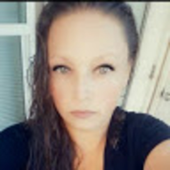 Profile Picture of Jennifer Bassell (@jenniferbassell) on Poshmark