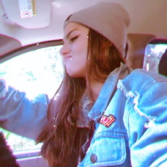 Profile Picture of Sima Schulzetenberg (@simabolstrem) on Poshmark