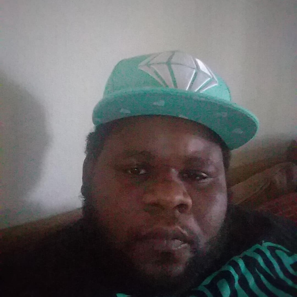 Profile Picture of Antonio Shackelford (@antonioshackelf) on Poshmark