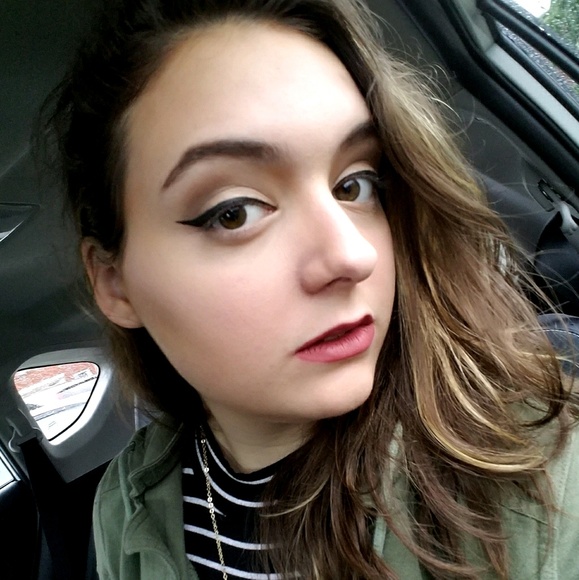 Profile Picture of Jordyn Gaber (@jgabes12) on Poshmark