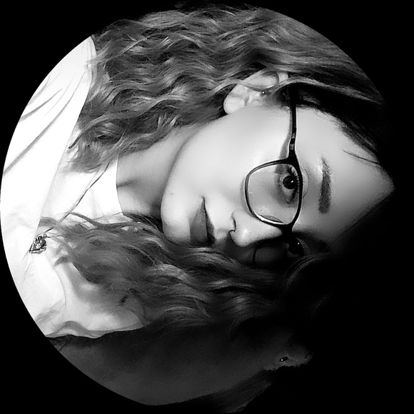 Profile Picture of Rissa Echternach (@rissafrost) on Poshmark