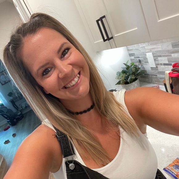 Profile Picture of Brittany Borgese (@brittyborg5) on Poshmark