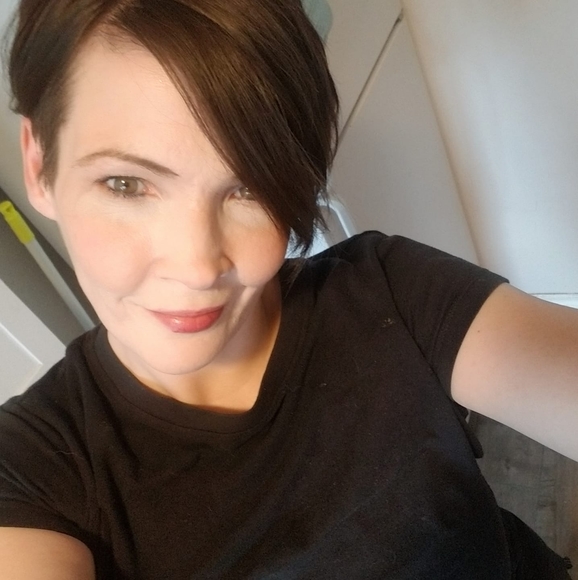 Profile Picture of Rhiannon Cubbon (@rhiannoncubbon) on Poshmark