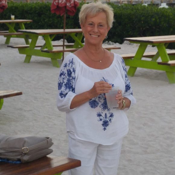 Profile Picture of Nancy Bates (@nybates) on Poshmark