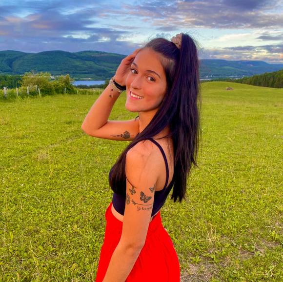 Profile Picture of Alice Caron (@lilicecaron) on Poshmark