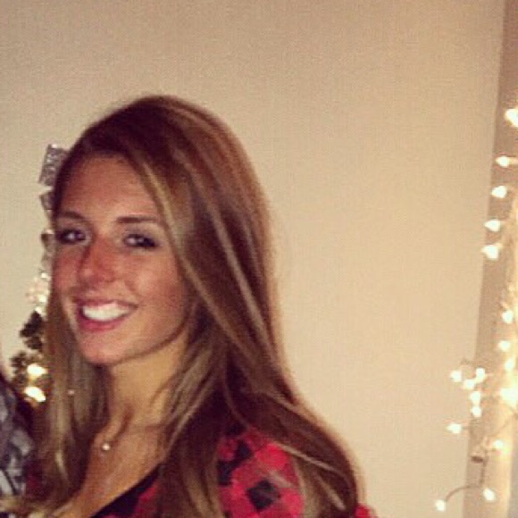 Profile Picture of Lauren Fabiano (@fabianol1) on Poshmark