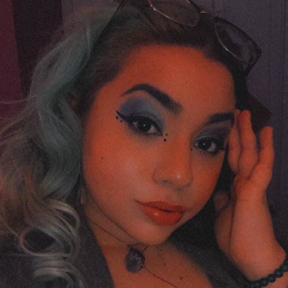 Profile Picture of Dezireè Jimenez-gannon (@dezg9) on Poshmark