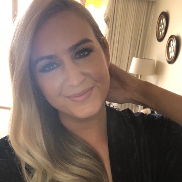 Erin Fildes - Poshmark Profile Picture of Erin Fildes (@erinfildes) on Poshmark