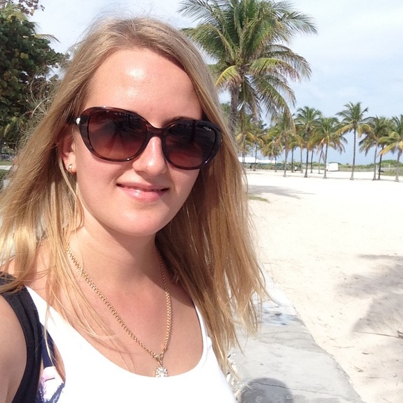Profile Picture of Valeriia Titkova (@valeriia) on Poshmark