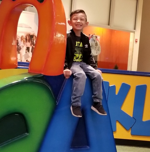 Profile Picture of Flora Moreno rosemeier (@flora9412) on Poshmark