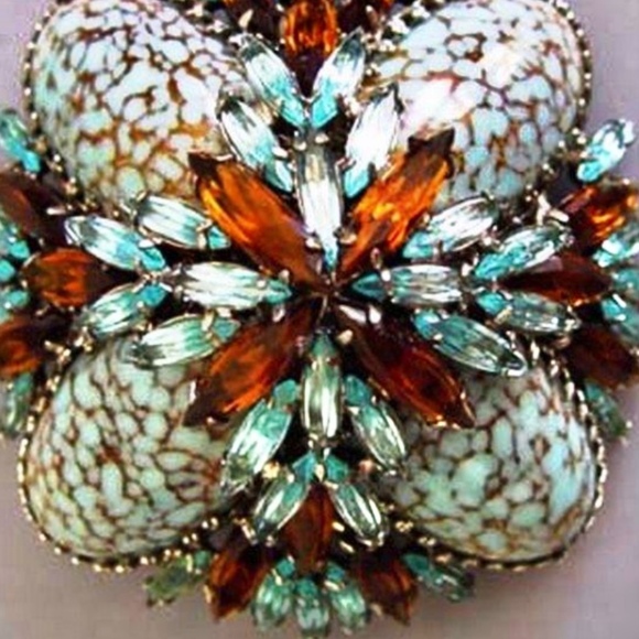 Profile Picture of Shirley Clayton (@patinafashion) on Poshmark