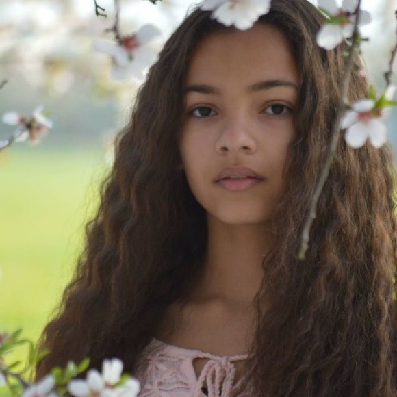 Profile Picture of Amelia Shannon (@amelias1227) on Poshmark