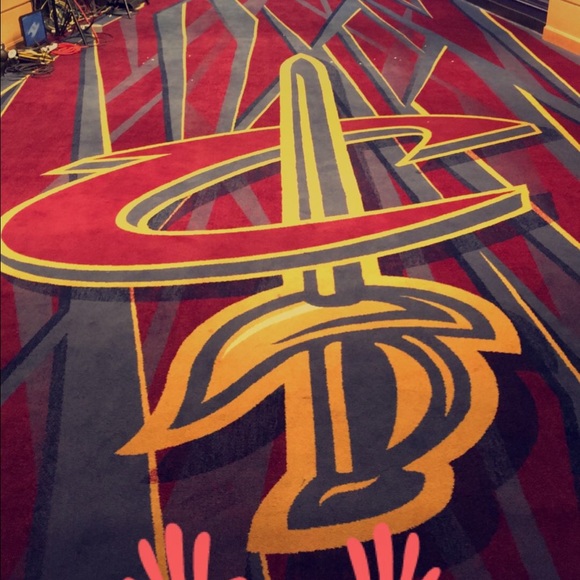 Profile Picture of Thomas Burns (@thomasyiy) on Poshmark