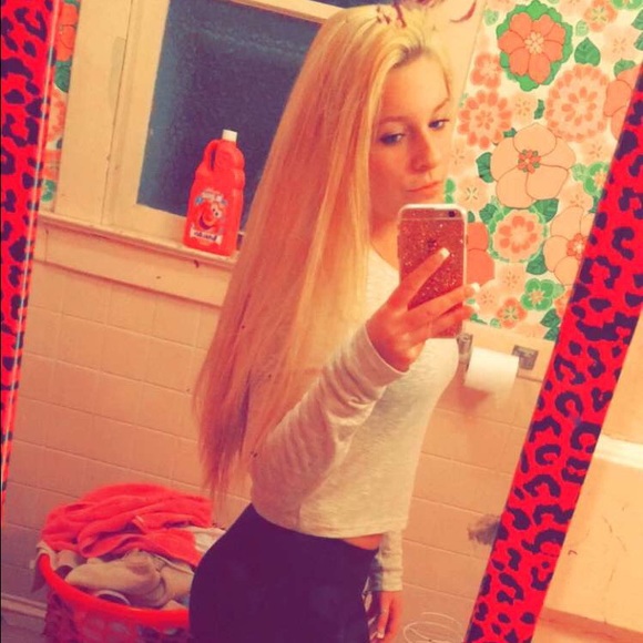 Profile Picture of Savannah Whelahan (@savwhel) on Poshmark