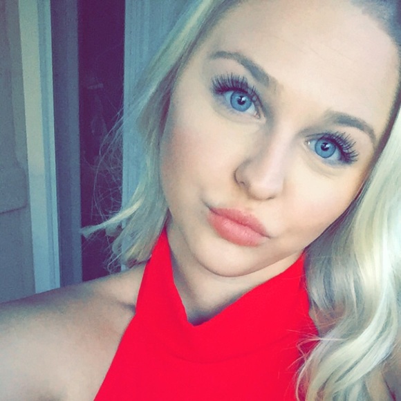 Profile Picture of Cheree Blair (@cherrybabe64) on Poshmark