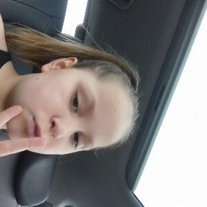 Profile Picture of leonie hellman (@leoniechar123) on Tiktok