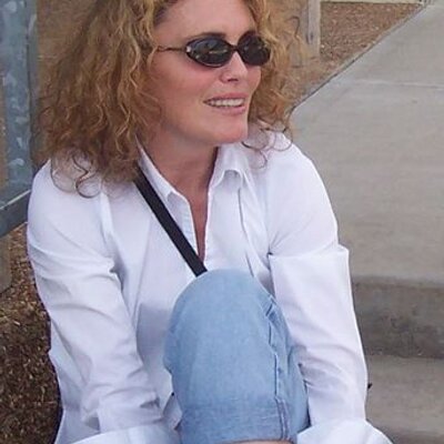 Profile Picture of Elizabeth Carson (@NYCHOLDNATIONAL) on Twitter