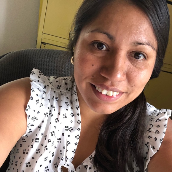 Profile Picture of Elisa Sendejo (@elisasendejo) on Poshmark