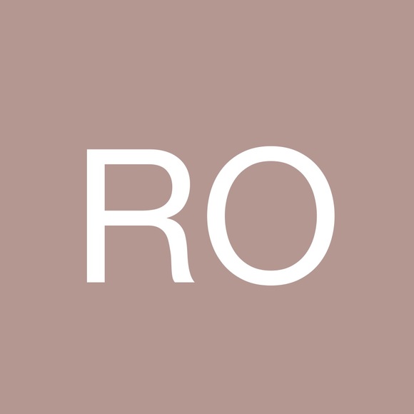 Profile Picture of Roseann Okinsky (@roseannokinsky) on Poshmark