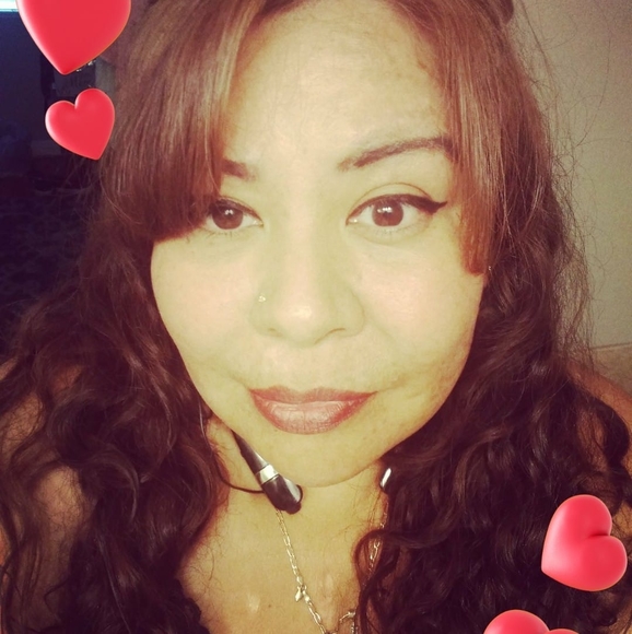 Profile Picture of Jennifer Quintero (@jennifer4040) on Poshmark