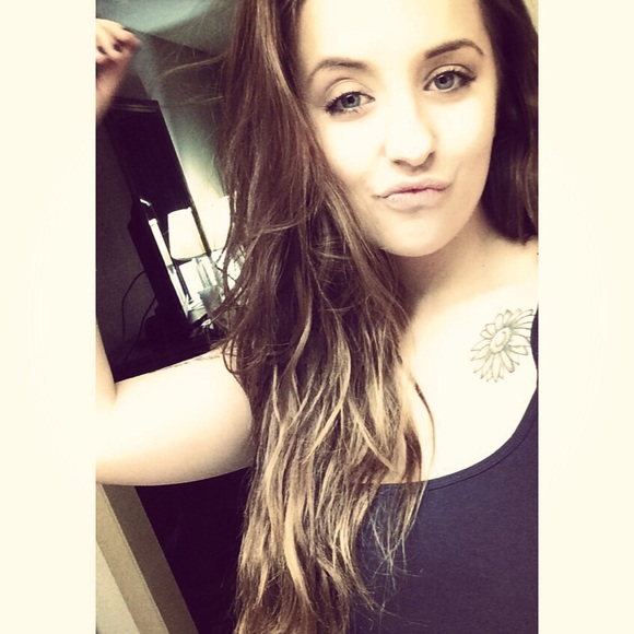 Profile Picture of Samantha Stilphen (@samanfuhhann) on Poshmark