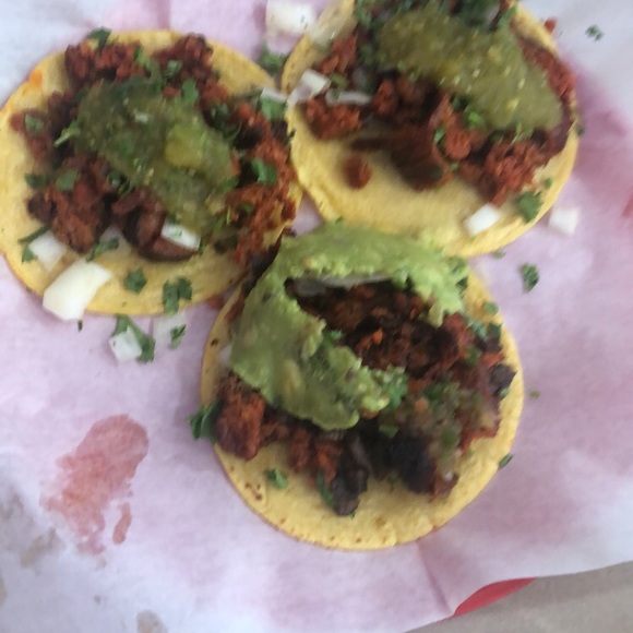 Profile Picture of Sandra Barrers (@sandrab1989) on Poshmark