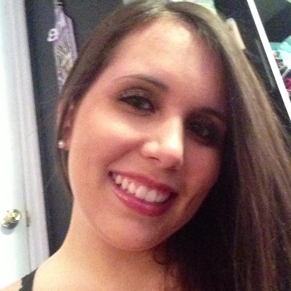 Profile Picture of Lauren Chism (@lchism) on Poshmark