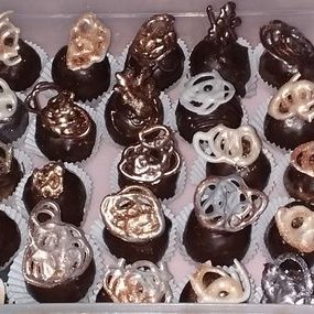 Profile Picture of Chocolicious By Michelle Chalmers (@ByChalmers) on Twitter