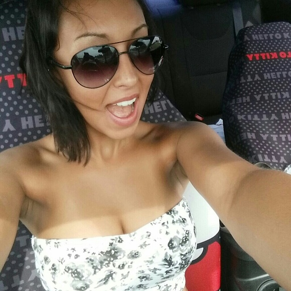 Profile Picture of Erika Szymanski (@erikalynn9490) on Poshmark