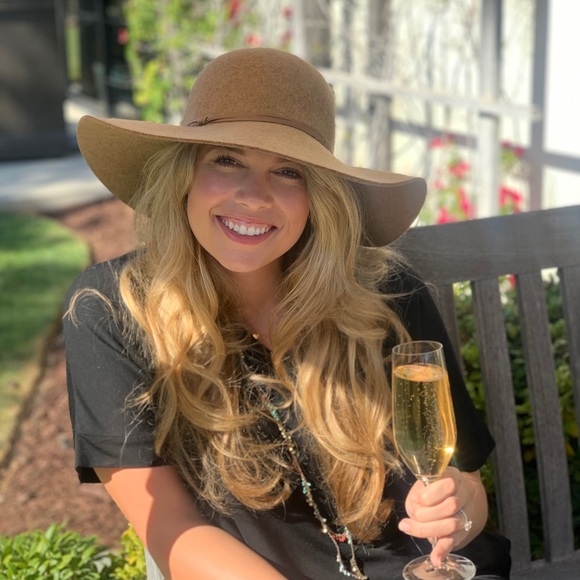 Profile Picture of Kate Pellymounter perry (@katepellyperry) on Poshmark