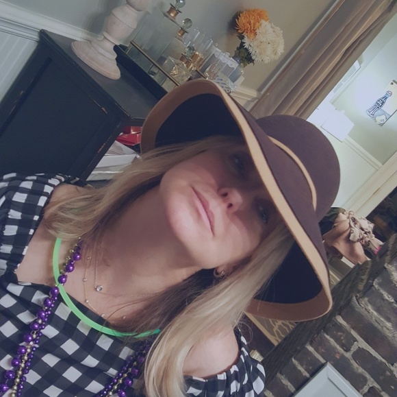 Profile Picture of Perry Hatcher (@loveper) on Poshmark