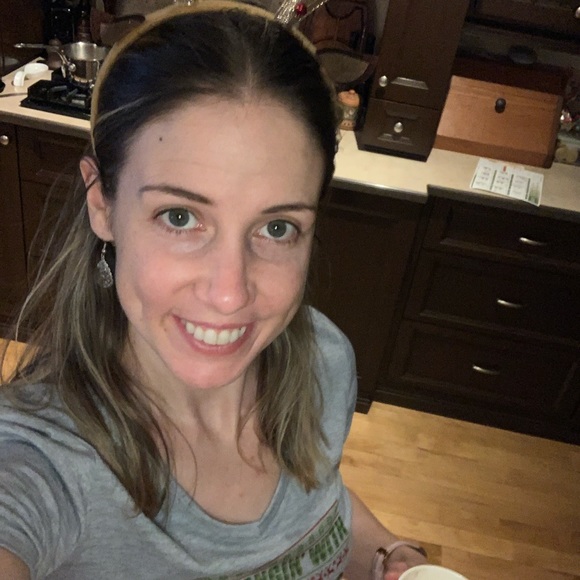 Profile Picture of Amanda Darragh (@adarragh28) on Poshmark