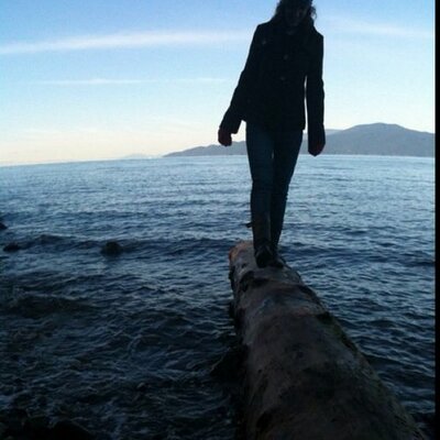 Profile Picture of Julia McLean (@juliamclean) on Twitter