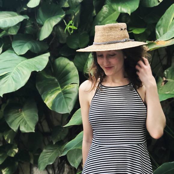 Profile Picture of Rebecca Schneider (@thatssofunny) on Poshmark