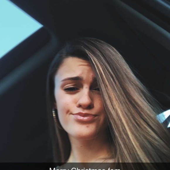 Profile Picture of Allison Tremain (@allisontremain) on Poshmark