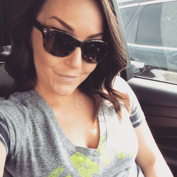 Profile Picture of Amy Wardle (@amykris) on Poshmark