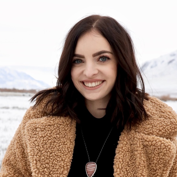 Profile Picture of Maddison Dawn (@maddisondawn2) on Poshmark