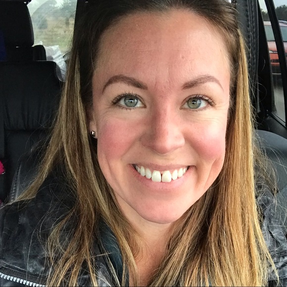 Profile Picture of Erin Mcgrath (@emcg77) on Poshmark