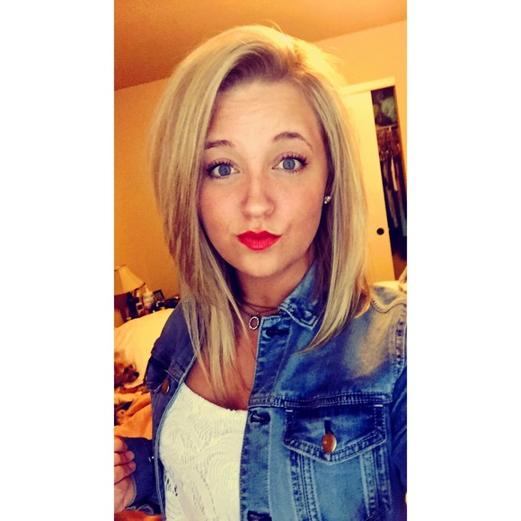 Profile Picture of Jessi Putzstuck (@jputz28) on Poshmark