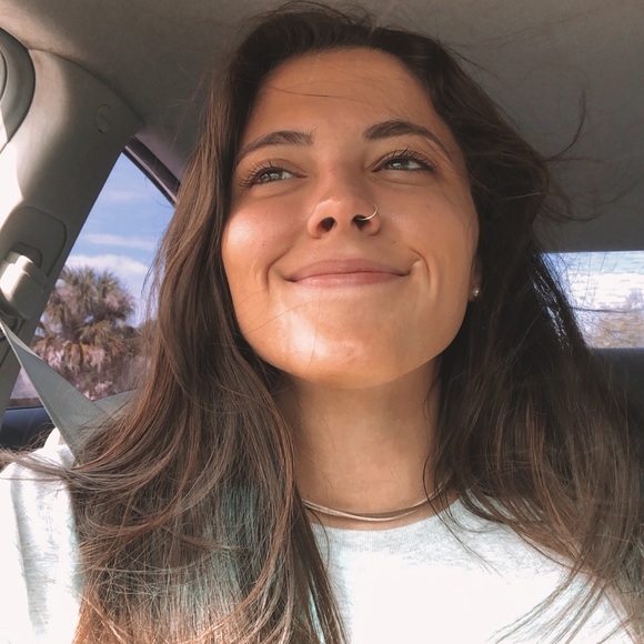 Profile Picture of Lauren Arrabito (@laurenarrabito) on Poshmark