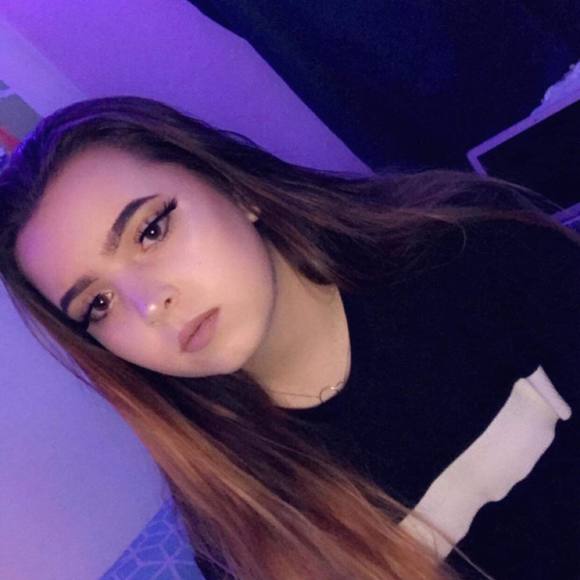 Profile Picture of Jenna Weitzell (@jlynn2233) on Poshmark