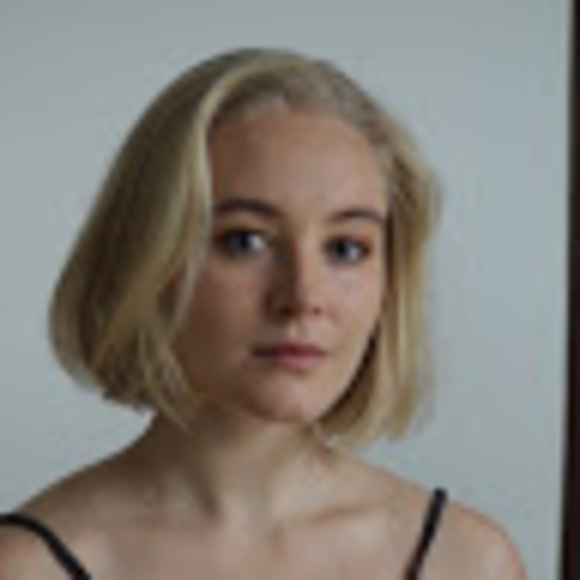 Profile Picture of Eleanor Pearson (@eleanorpearson) on Poshmark