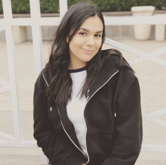 Profile Picture of Daniela Lucatero (@danielalucatero) on Poshmark