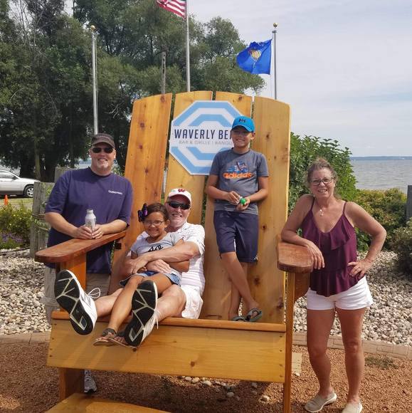 Profile Picture of Amy Niesen (@aniesen63) on Poshmark