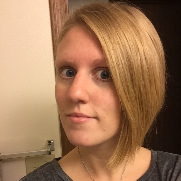 Kelli Peppel - Poshmark Profile Picture of Kelli Peppel (@kelpep) on Poshmark